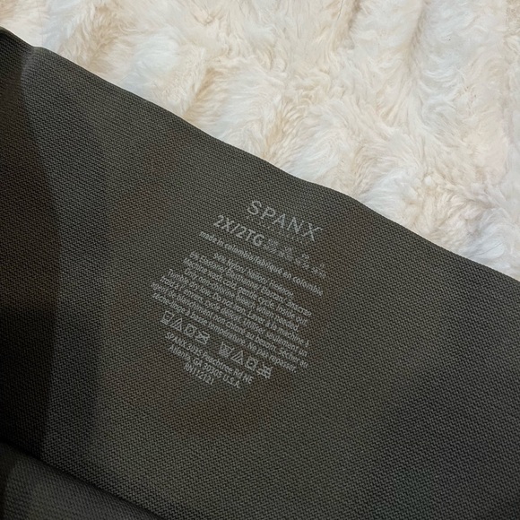 Spanx Look‎ At Me Now Seamless Side Zip Leggings in Olive Green Size XL NWT - Picture 4 of 9